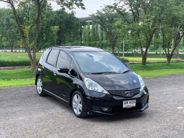 HONDA JAZZ 1.5 JP สีดำ A/T ปี2012